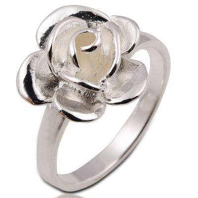 The gift is valuable to the recipient. ring rose flower valuable beautiful silver sterling silver  Size. 5 to 11