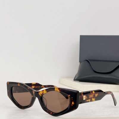 New Women Fashion Web Celebrity Blogger Star Rivet Sunglasses nd Girls VLA-101B Design Case Frame Eyewear Oculos De Sol
