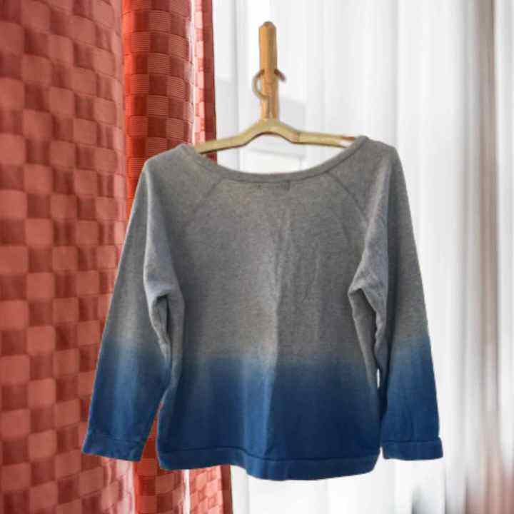 เสื้อยืดแขนยาวไล่โทนสี-มีกระเป๋า-ทรงหลวมสวมใส่สบาย-แฟชั่นสุดเท่