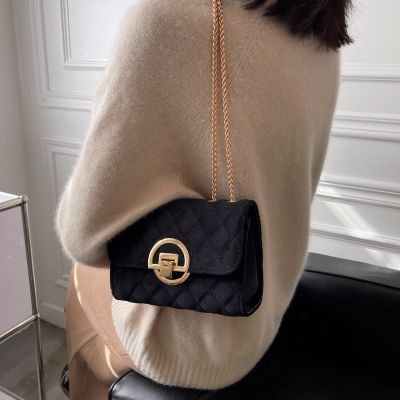 Han edition ins small chain shoulder bag new female autumn/winter 2021 senior feeling restoring ancient ways small bread inclined shoulder bag