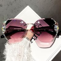 【DY】2023 Luxury Brand Design Vintage Rimless Rhinestone Sunglasses Women Men Fashion Gradient Lens Sun Glasses Shades for Female