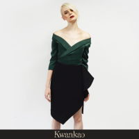 [Kwankao] Off Shoulder Dress เดรสทูโทนสีเขียวและสีดำ แขนห้าส่วน ดีเทลคอลึกทรงวีปาดไหล่ และระบายด้านข้างกระโปรง