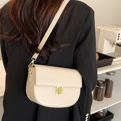 Joker texture female 2022 new small bag inclined shoulder bag is popular this year senior saddle bag