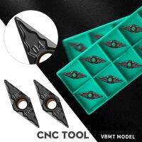 VCMT110304 TM NK8125 VCMT110308 TM NK8125 เม็ดมีดตัดพร้อมการเคลือบสองสี CNC Lathe ใบมีดกลึงโลหะแข็ง