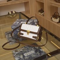 ►☬❇ Hong Kong famous handbag 2023 new high-end crocodile pattern handbag light luxury small square bag all-match single shoulder Messenger bag