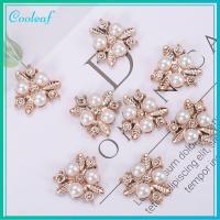 COOLEAF 10PCS งานฝีมือ DIY รูปดอกไม้ เครื่องประดับหมวก ปุ่ม Rhinestone กระดุมมุก กิ๊บติดผมไข่มุก คลิปหนีบหมวก