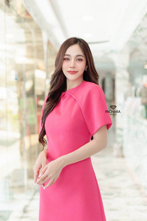 เดรสยาวคอกลมสีชมพูบานเย็น-แต่งแขนสั้นคลุมไหล่สองข้าง-ช่วงเอวเข้ารูปสวย-เนื้อผ้าหนามีซับในอัดกาวอย่างดี-งานซิปด้านหลัง