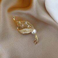 Fashion Jewelry Leaf Brooch Suit Accessories Simulation Pearl Rhinestone Corsage Fixed Clothes Pin Brooches For Women Wholesale