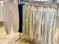 ของแท้ Uniqlo กางเกงสำหรับสาวๆ แบบผ้าซาติน มันเงา นุ่มลื่น ใส่สบาย มีทั้งแบบขาจั๊มพ์ และขาตรง