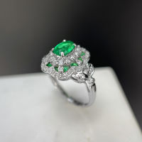 Emerald Diamond Ring แหวนเพชรมรกต มรกตแท้สีเขียวธรรมชาติ เนื้อสะอาด ประดับด้วยเพชรแท้น้ำ96-97 ตัวเรือนเป็นทองขาว18k