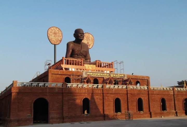 หลวงพ่อเงินเนื้อโลหะ-หน้าตัก-5-นิ้ว-ใต้ฐานอุดแผ่นยันต์โภคทรัพย์