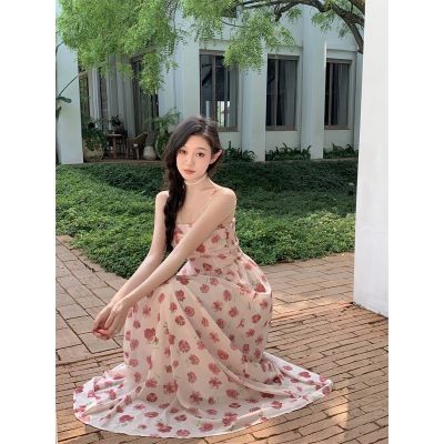Summer trendy and chic small quietly elegant of Oriental cherry red mottling floral tall waist wrapped chest skirt with shoulder-straps tourism photo