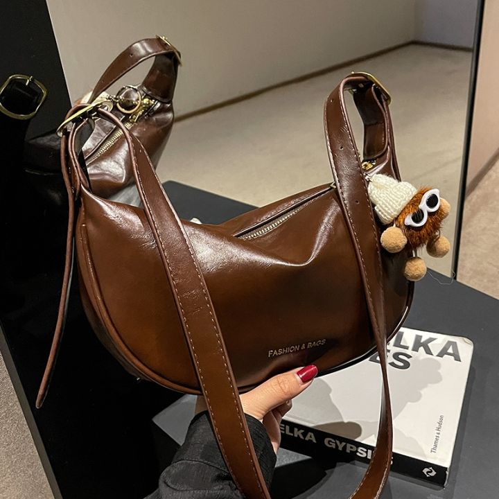 small-design-feeling-is-natural-bag-capacity-of-2023-the-new-tide-fashion-summer-one-shoulder-inclined-shoulder-bag-lady-dumplings-package