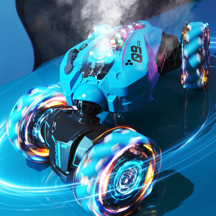 ของเล่น-ผลิตภัณฑ์ใหม่การตรวจจับท่าทาง-2-4g-twisting-remote-control-car-light-spray-double-sided-stunt-ของขวัญรถของเล่นเด็กผู้ชาย