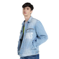 DAVIE JONES เสื้อแจ็คเก็ตยีนส์ ทรงทรัคเกอร์ สีฟ้า Denim Trucker Jacket in blue JK0022LB