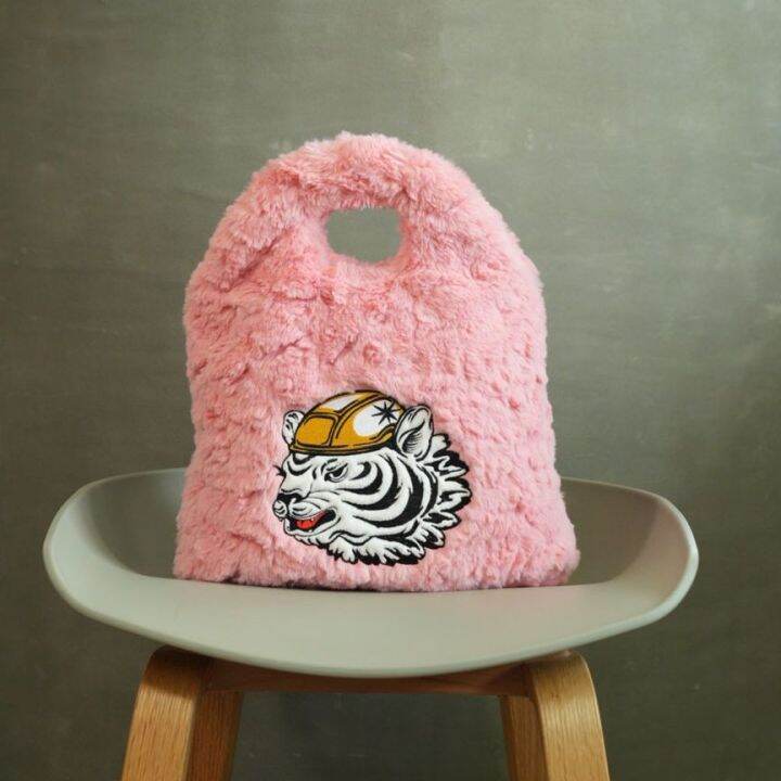 tiger-lifestyle-x-phannapast-fluffy-bag-กระเป๋าโท้ทขนฟู-weretiger-fur-tote