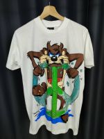 เสื้อยืดการ์ตูนTasmanian Devil ลูนีย์ทูนส์การ์ตูนส์ (Looney Tunes Cartoons)  M/L/XL