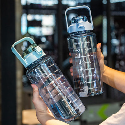 【 Cw】ขวดน้ำ2L พร้อมเครื่องหมายเวลาสร้างแรงบันดาลใจนำมาใช้ใหม่ออกกำลังกายขวดฟางกีฬากลางแจ้งท่องเที่ยวรั่วซึม BPA ฟรีพลาสติก