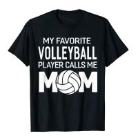 เสื้อยืดพรีเมี่ยมเสื้อยืดผ้าฝ้าย เสื้อยืดผ้าฝ้าย พิมพ์ลาย My Favorite Volleyball Player Calls Me Mom แฟชั่นฤดูร้อน สําหรับผู้ชาย และผู้หญ