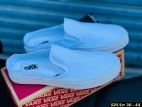 VANS Slip On Classic Vans ของใหม่ ของใหม่100% พร้อมกล่อง ป้ายครบไซส์สินค้าถ่ายจากงานจริง  ใส่ได้ทั้งชายและหญิง ใส่สบายพร้อมจัดส่ง