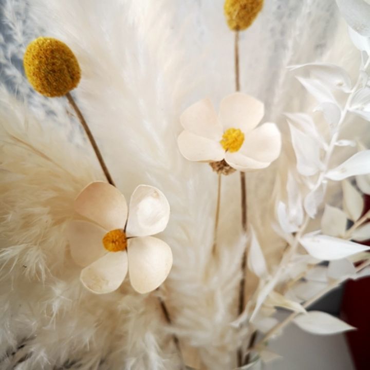 ayiq-flower-shop-ชุดเตาผิงสีขาวสไตล์โบฮีเมียนช่อดอกไม้ดอกไม้แห้งตกแต่งลูกทองสถานที่จัดงานแต่งงาน