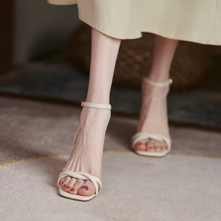 รองเท้าแตะฤดูร้อนผู้หญิงส้นหนาเรียบง่ายสายรัด-2023-ปีใหม่รองเท้านางฟ้าทุกคู่สไตล์อ่อนโยนรองเท้าส้นสูงอารมณ์