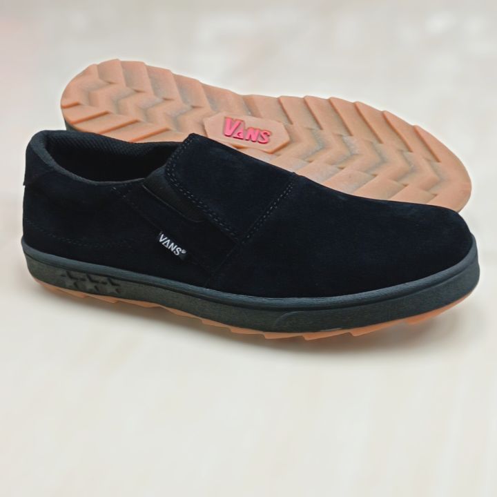 Jual Sepatu Pria Sneakers Full Black Tanpa Tali Terbaru - Harga Promo  November 2023