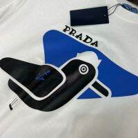 ใหม่ Prada เสื้อยืดรุ่นที่ถูกต้อง2023ต้นฤดูใบไม้ผลิยุโรปและอเมริกาแฟชั่นแบรนด์ไก่พิมพ์โลโก้ผู้ชายและผู้หญิงลำลองแขนสั้นเสื้อยืด