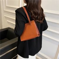 Large-Capacity Woven Bags Womens Spring Summer New Style Fashion Handbags Tote Niche Texture Ladies Shoulder Underarm Classy Commuter 【AUG】