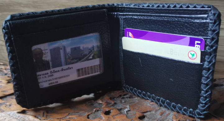 bi-fold-wallet-หนังม้าสีเขียว-กระเป๋าหนังม้าด้วยเท็กเจอร์-ของหนังม้าดูสวยงามมาก-ถักขอบตลอดใบ-bi-fold-wallet