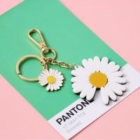 Colorful Daisy Keychain Fashion Alloy Flowers Pendant Key Ring for Women Girl Charm Handbag Accessories