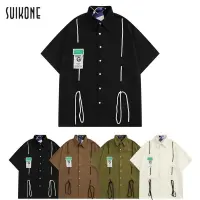 Suikone เสื้อเชิ้ตผู้ชายแขนสั้นมาใหม่จับคู่สีอินเทรนด์สบาย ๆ หล่อใช้ได้หลากหลายเสื้อนักเรียนคู่