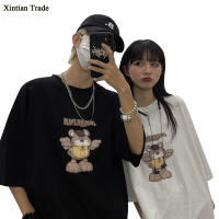 Xintian เสื้อยืดคู่แฟชั่นลายการ์ตูนหมีแขนตัวอักษรพิมพ์สั้นเสื้อหลวมระบายอากาศได้สวมใส่สบายคอกลม