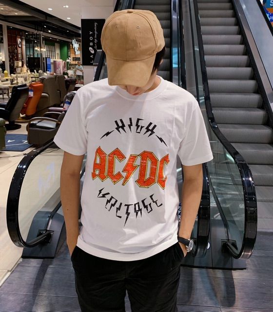 เสื้อ-acdc-ส่งฟรี-เท่-ใส่เข้ากับชุดง่าย-ราคาถูกมาก-พร้อมส่ง