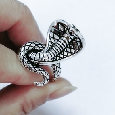 แหวนทรงงูเห่าแบบโบราณที่ขายแหวนแฟชั่นและบุคลิกภาพสติกเกอร์ติดผนังลายการ์ตูนแนวโบราณ