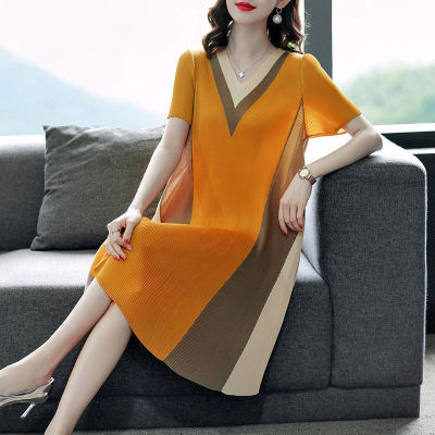 [NOVA quality] Miyake pleated light mature V-neck contrast dress new summer ladies look thin and fashionable pleated short-sleeved mid-length A-line skirt
