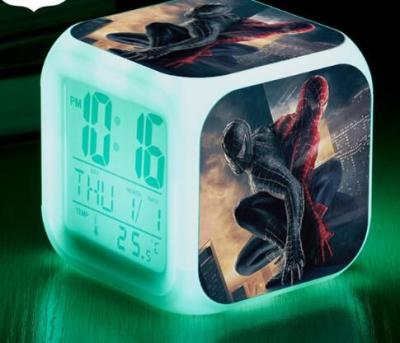 【Worth-Buy】 สไปเดอร์แมนนาฬิกาดิจิตอล7สีนาฬิกาปลุก Led เปลี่ยนสีได้ไฟทรงการ์ตูนน่ารักนาฬิกาปลุกเด็ก