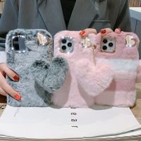▧ Luxury Love Pendant Phone Case For iPhone 15 Pro Max 14 13 12 11 X XS XR 8 7 6 6S Plus SE 2020 Cute Warm Winter Plush Fur Covers