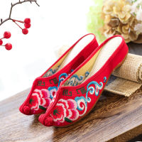 Veowalk Handmade Vintage Women Cotton Fabric Slippers Flowers Embroidered Old BeiJing Flat Slides Shoes for Ladies Home Mules