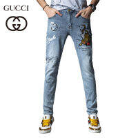 【 Stock】Original ผ้าลายเซ็น Guccis คุณภาพสูง Mens แฟชั่นกางเกงยีนส์ปักลายชายแจ๊คเก็ตผ้าเดนิมสไตล์เกาหลีกางเกง Streetwear เข้ารูปพอดีกางเกงยีนส์ชาย