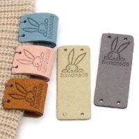 【LZ】☁  Handmade Rabbit Leather Tags para Costura Rabbit Tags Kawaii Chapéus Roupa Decorativa Tricotada Sacos para Presentes 2x5cm 20Pcs