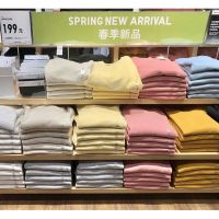 UNIQLO เสื้อสเวตเตอร์สวมหัวแบบแขนยาวคอกลมแบบสวมหัวสำหรับฤดูใบไม้ผลิสำหรับทั้งหญิงและชายห้องลองเสื้อของ U