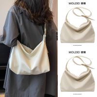 Summer and summer large-capacity commuting high-end one-shoulder tote bag ladies 2023 new office worker Messenger bag 【QYUE】