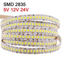 5เมตร2835แถบไฟ Led 300/600/2400เทปพิกเซลแอลอีดีสีขาว/แดง/เขียว/น้ำเงินแถบแถบแสง Fiexible ภายใต้ตู้แสงไฟ DC12V แถบไฟ Led 2835ไม่กันน้ำ