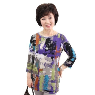 ฤดูใบไม้ผลิใหม่เสื้อผ้าสตรีวัยกลางคนและผู้สูงอายุของเกาหลี 190 catties หลวมเสื้อผ้าแม่ขนาดใหญ่แขนสามส่วนสี่เสื้อยืดขนาดใหญ่