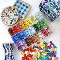 HJKF 300PCS สี่เหลี่ยมสี่เหลี่ยม แก้วโมเสค DIY คริสตัลคริสตัลคริสตัล สีสันสดใส กระเบื้องโมเสคสี่เหลี่ยมสีสันสดใส อุปกรณ์ตกแต่งตกแต่ง งานฝีมืองานประดิษฐ์ แก้วโมเสค DIY สำหรับเด็ก โครงการโมเสค