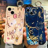 การ์ตูนน่ารัก Hello Kitty เคสโทรศัพท์มือถือที่มีกลิตเตอร์วิบวับ Rhinestone และสายคาดข้อมือสำหรับไอโฟน14 Pro Max 13 Pro Max 12 Pro Max 11 Pro Max 14 Plus ซิลิคอนโทรศัพท์กันกระแทกกลับสำหรับ iPhone X XR XS Max กลับ Shell