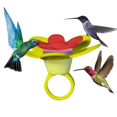 Hummingbird Ring Feeder ดอกไม้ที่สวมใส่ได้ Hummingbird Ring Feeder ชื่นชมนกน่ารักขึ้นสวนด้วยอุปกรณ์นกกลางแจ้งนี้จริง