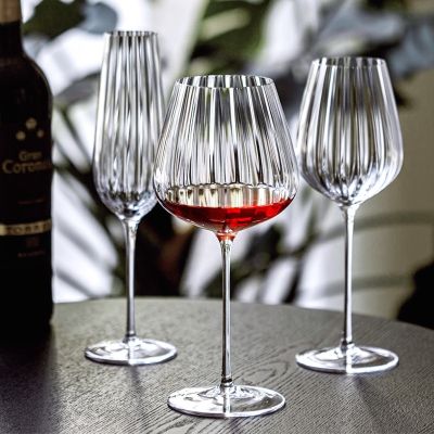 [ใหม่2023] ถ้วยแว่นตาคริสตัลกระเพื่อมใสสไตล์ยุโรปหรูหรามีแก้วแชมเปญสร้างสรรค์แก้วไวน์แดงแก้วงานแต่งงานโรแมนติก