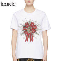 iCONiC ROUGE T-SHIRT #4272 เสื้อยืด พิมพ์ลาย โบว์สีแดง เสื้อยืดพิมพ์ลาย เสื้อยืดแฟชั่น เสื้อยืดสีขาว เสื้อยืดผญ เสื้อยืดผช เสื้อยืดลาย เสื้อ